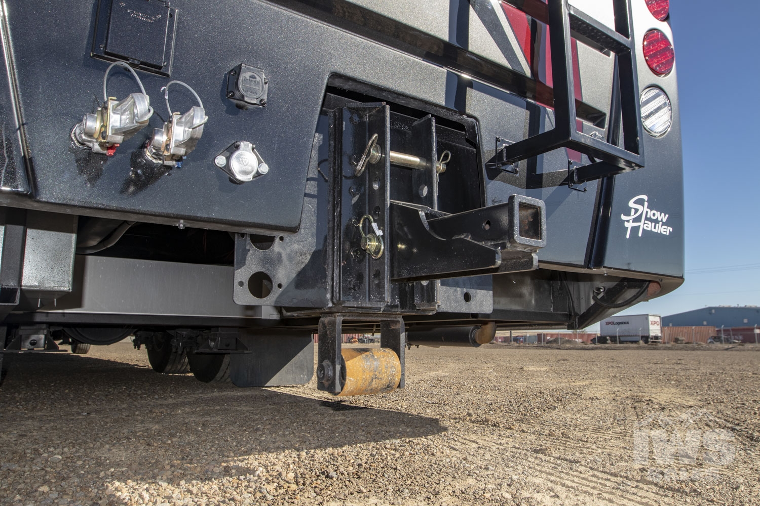 016-IWS-ShowHauler-RV-Freightliner-Chassis-Exterior-Hitch-Hookup.jpg