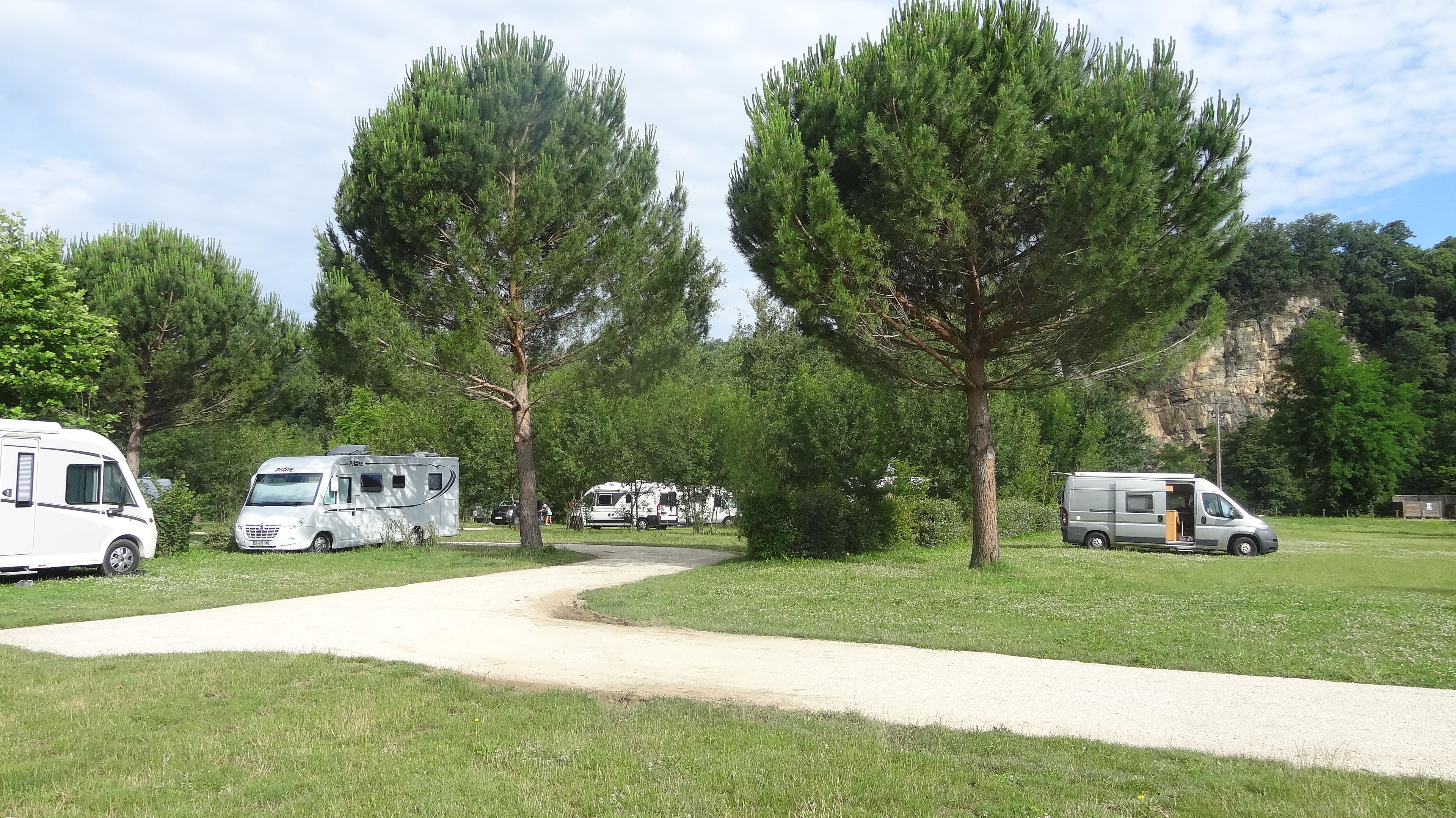 Aire de stationnement de St Cirq Lapopie