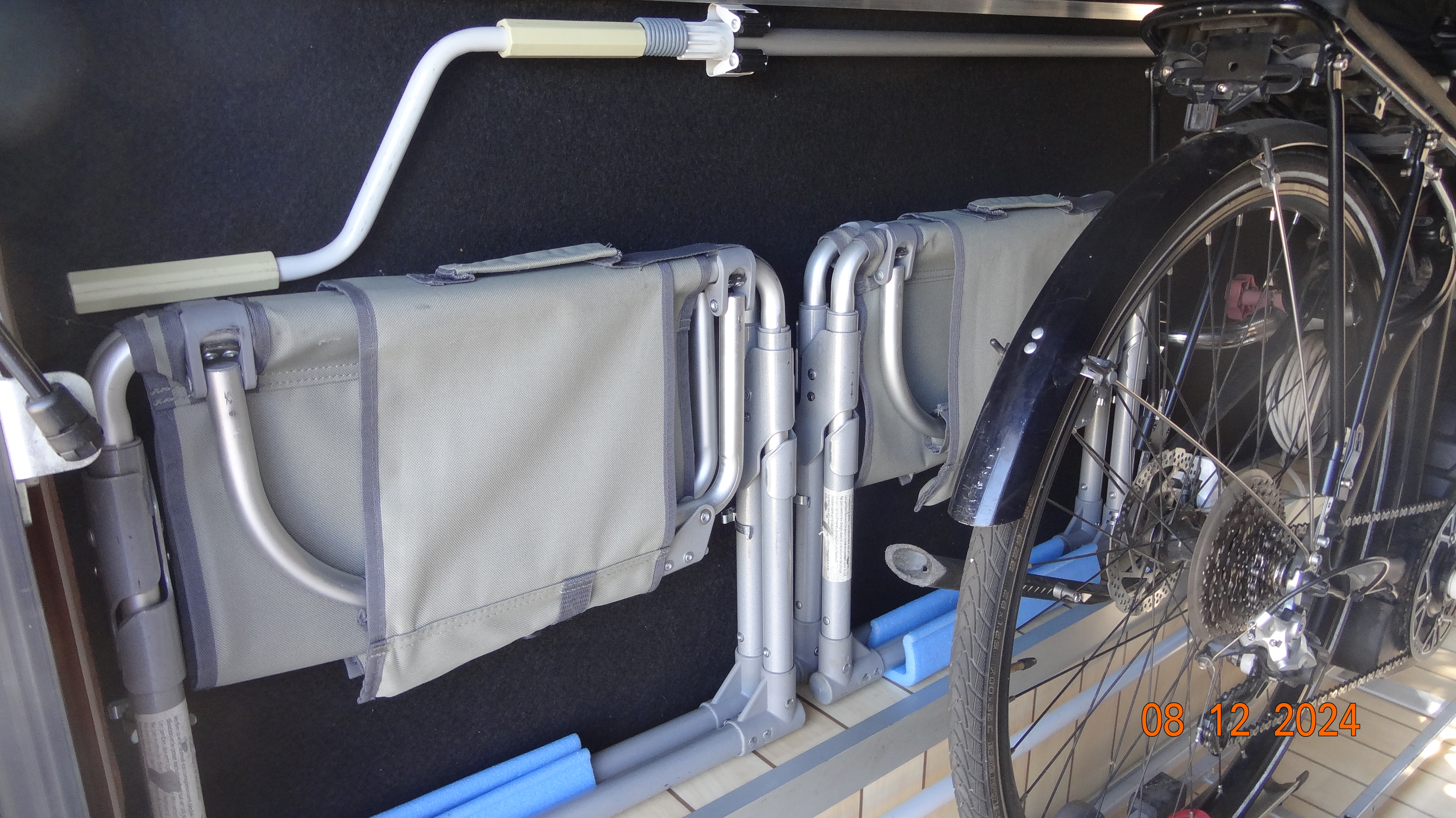 17 Fixation des sièges de camping.JPG