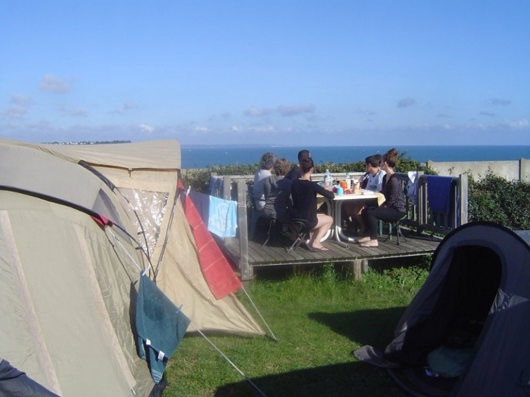camping-bellevue-mer-terrasse-vue-mer-768x576.jpg