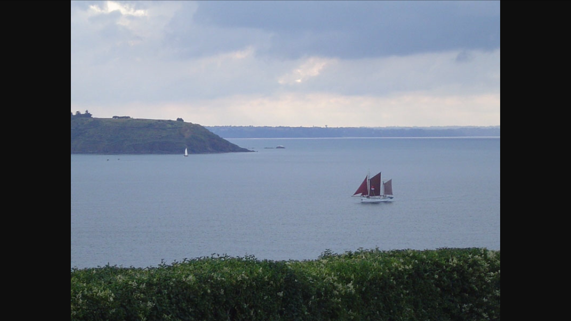 bateau dans la baie.PNG