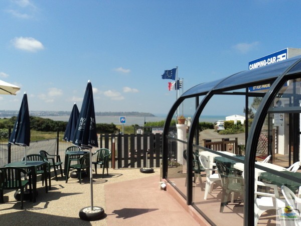 camping-bellevue-mer-terrasse-bar-restaurant.jpg